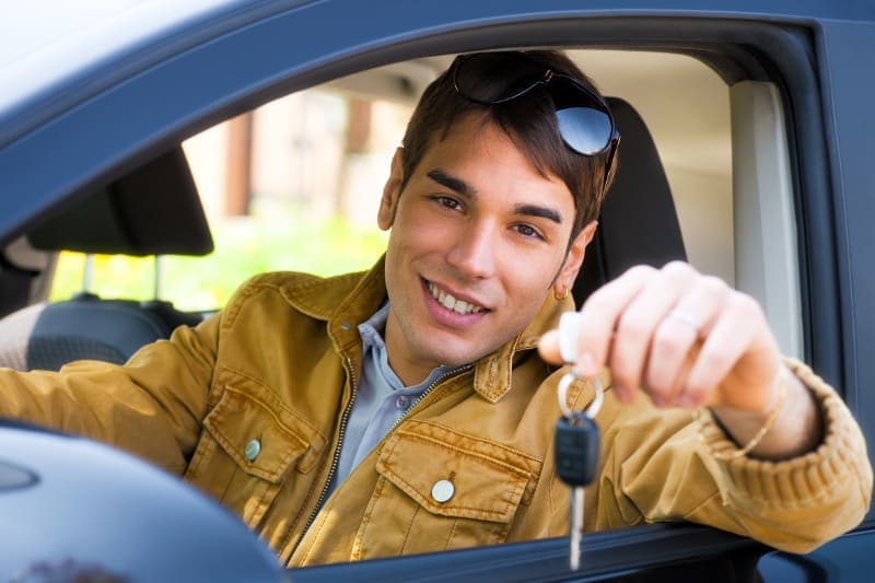 Po zrobieniu prawa jazdy warto wypożyczać auto